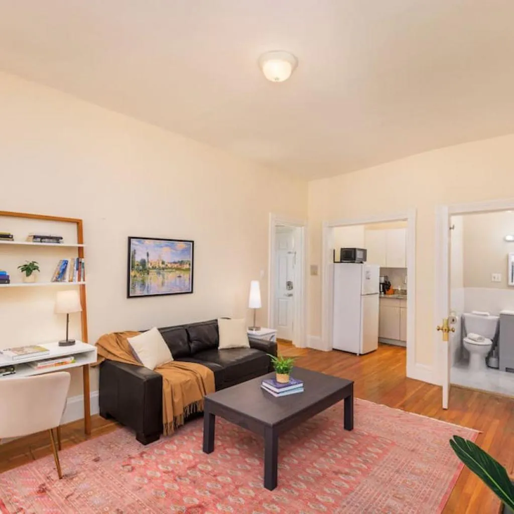 Photograph of Centrally Located Back Bay 1 Bedroom