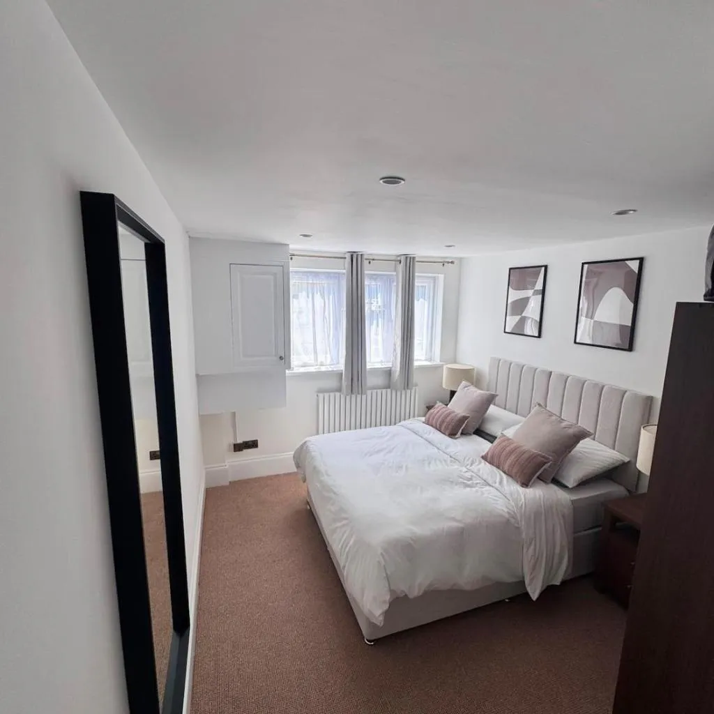 Photograph of Modern & Luxury Fulham Flat - 3 Beds - 2 Baths