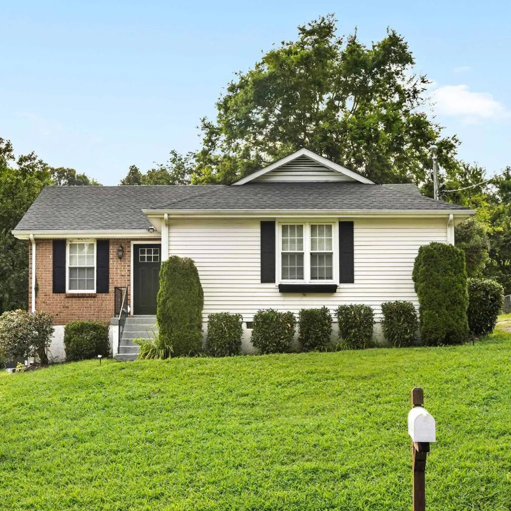Photograph of Nashville Area 3BR Home with Yard and Workspace
