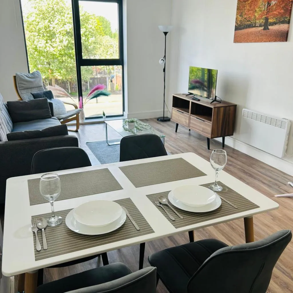 Photograph of Modern 2BR Sleeps 4 Easy Access to City Centre