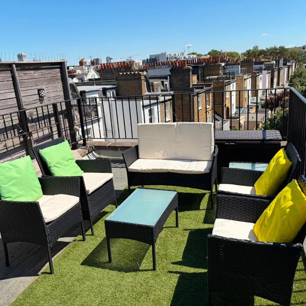 Photograph of Elegant Fulham & Chelsea 3 Bed House With Roof Terrace & Jacuzzi