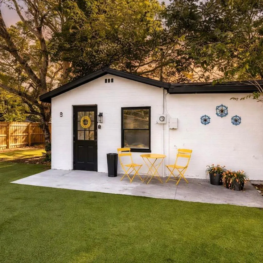 Photograph of NEW Beach Cozy Bungalow 2B Mins-beach&downtown