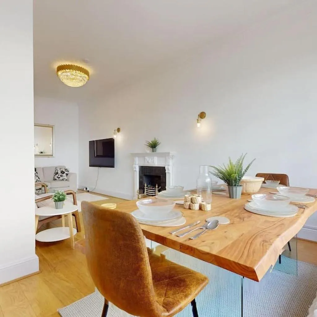 Photograph of Prime Location Prince's Gate Mews 4BD 3 BATH