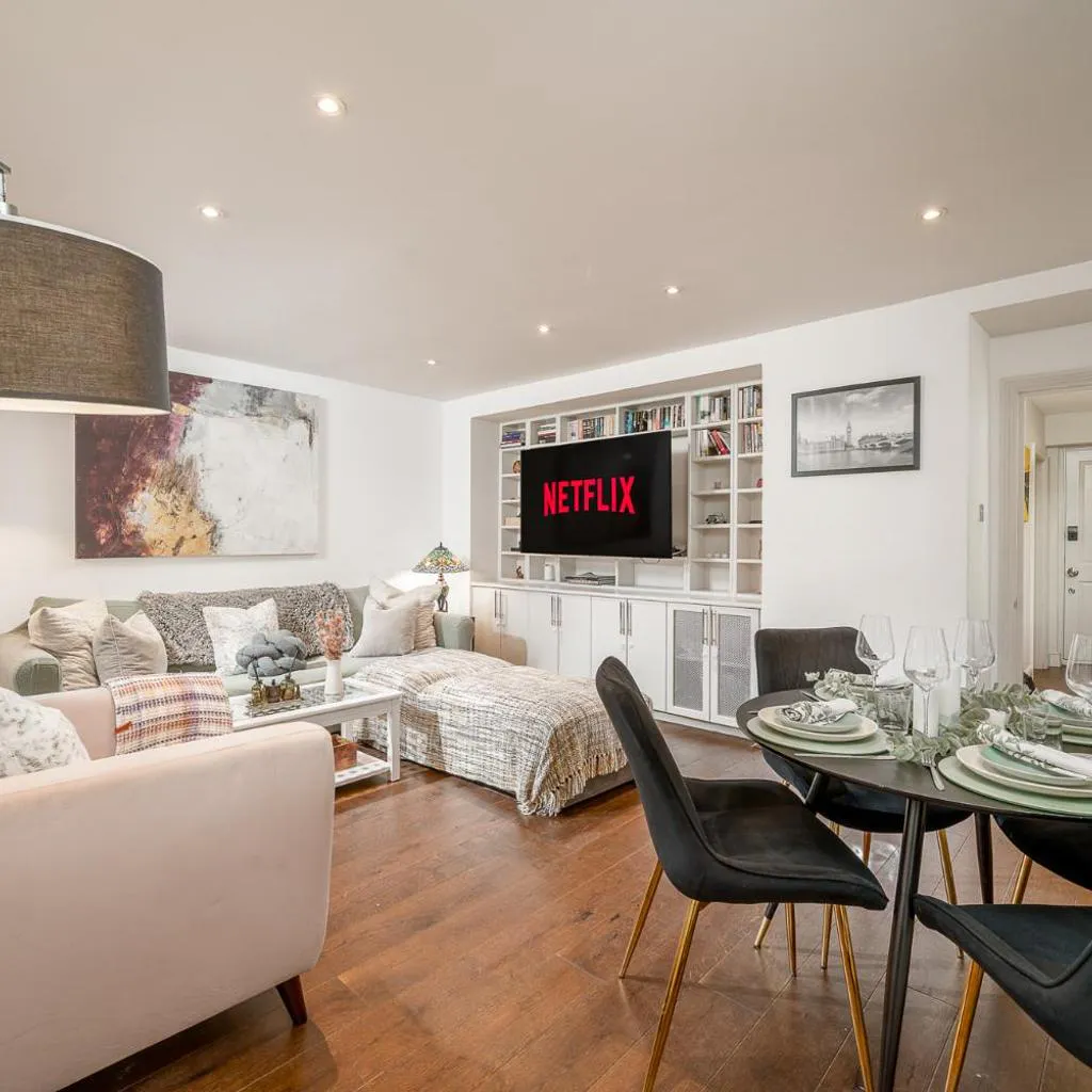 Photograph of Niru Experience Hidden Gem In Chelsea 2BD 2BA
