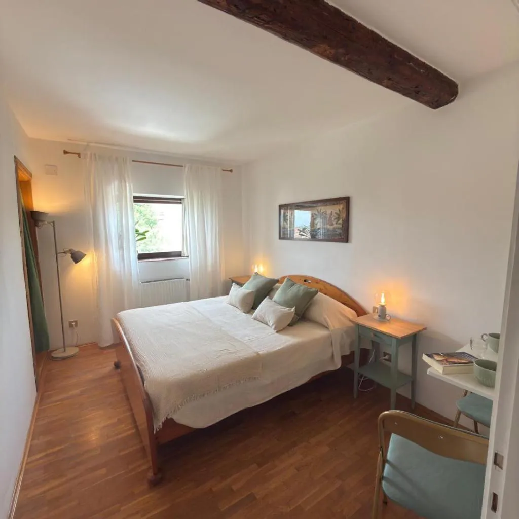 Photograph of Calicanto cozy room with private bathroom