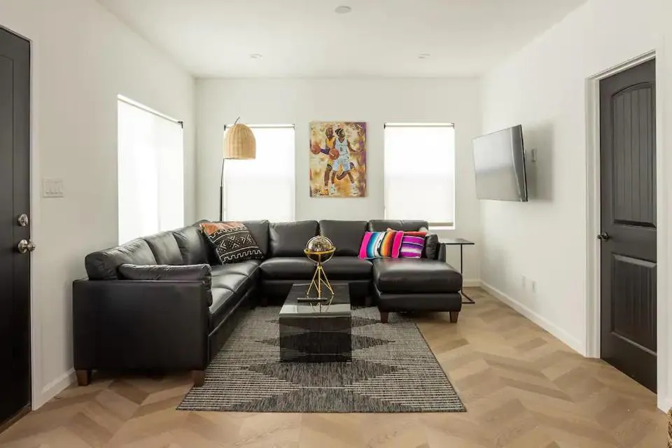 Photograph of Coziest 1BD Bungalow 8min from airport, 4 min SoFi