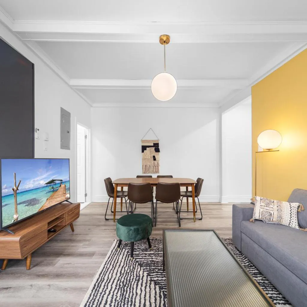 Photograph of Modern and cozy 4 bedrooms sleep 12