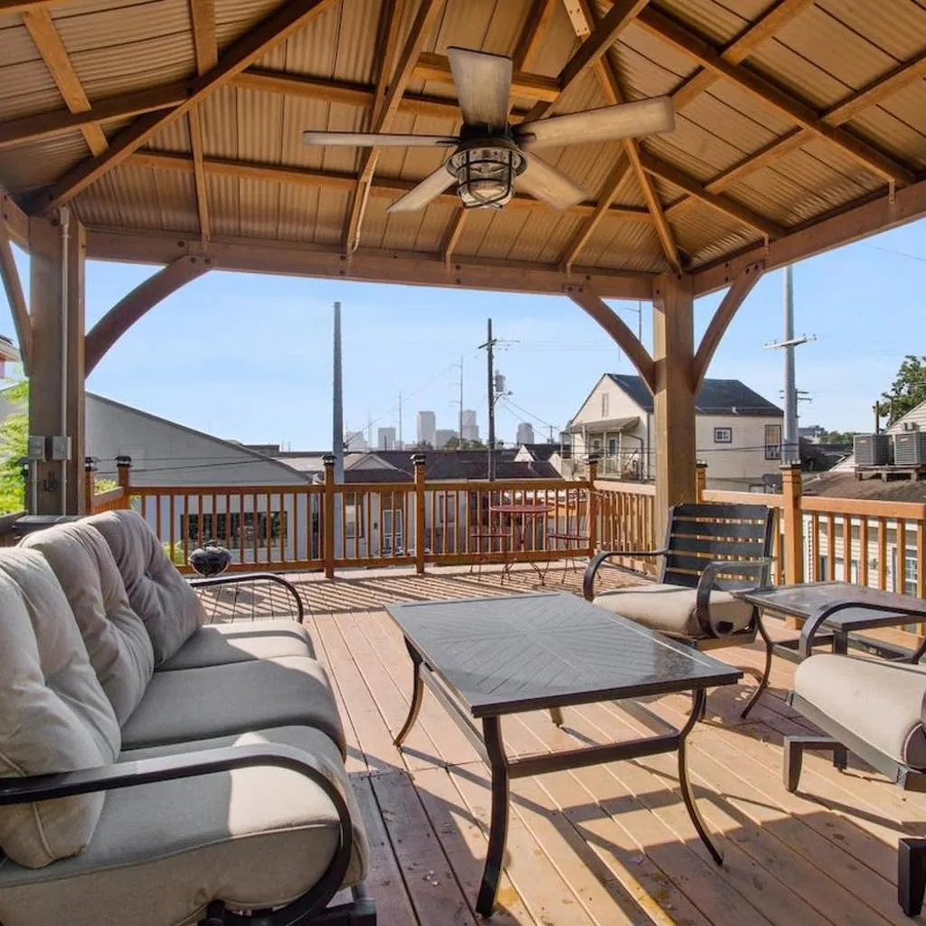 Photograph of Spectacular Roof Top Deck - Luxury 3 bedroom