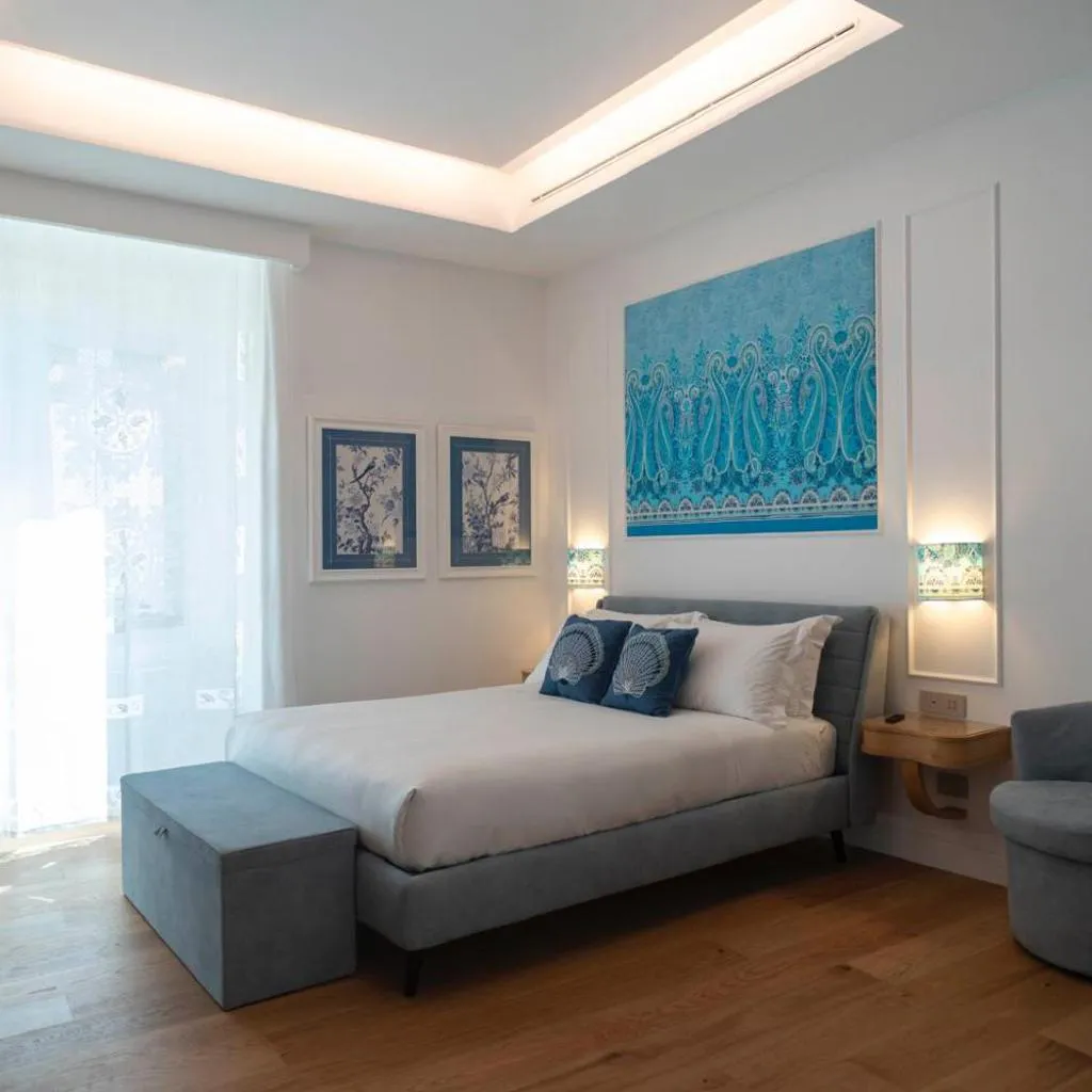 Photograph of 4ROOMS Naples