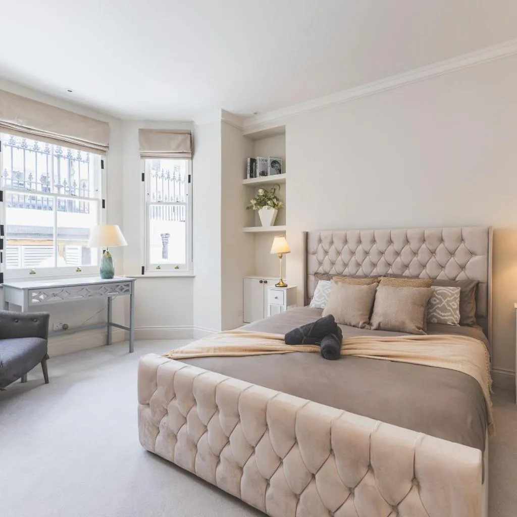 Photograph of Prestigious Chelsea- HotTub, Arcade, Garden- Hosts 7