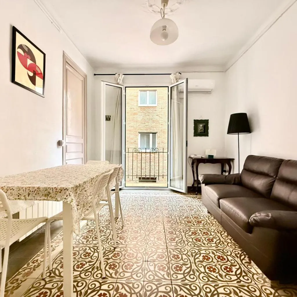 Photograph of Bright 3 Bedroom Apartment Central Barcelona