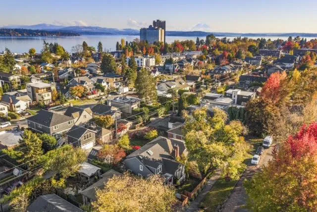 Photograph of Urban Seattle 2BR with Free Parking Near Downtown & Capitol Hill with Transit Access - Walkable To Madison Park Beach & Arboretum