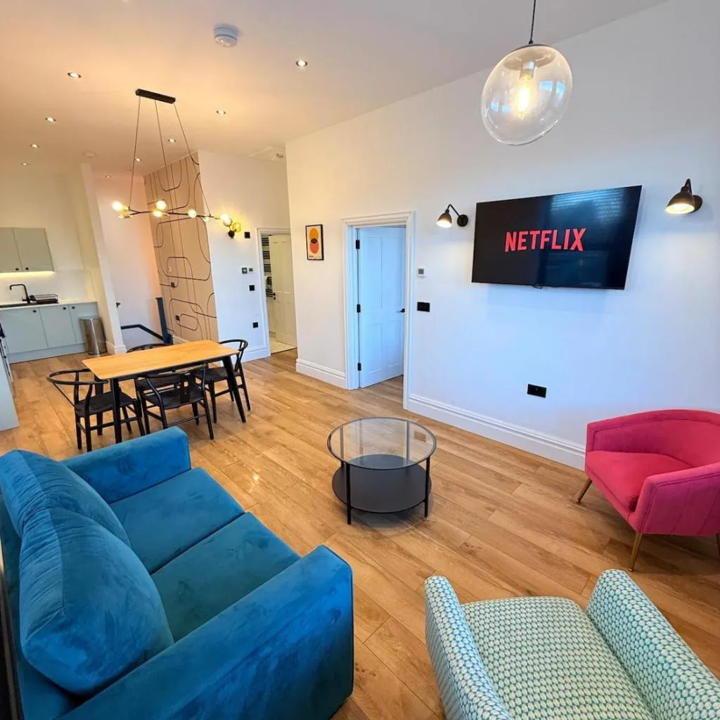 Photograph of Central - Free parking- Sleeps 6 - Stylish Apt