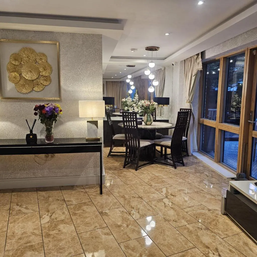 Photograph of 3 Bedroom 2 Bath, Luxury Apt - mins to Tube and Central London