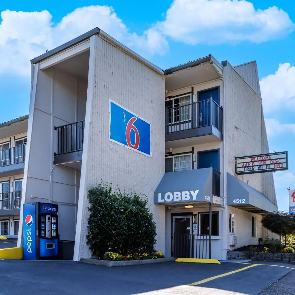 Photograph of Motel 6 Portland OR Southeast