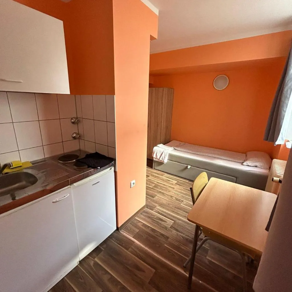 Photograph of 2-Rent Group Hostel Apartments SEN14