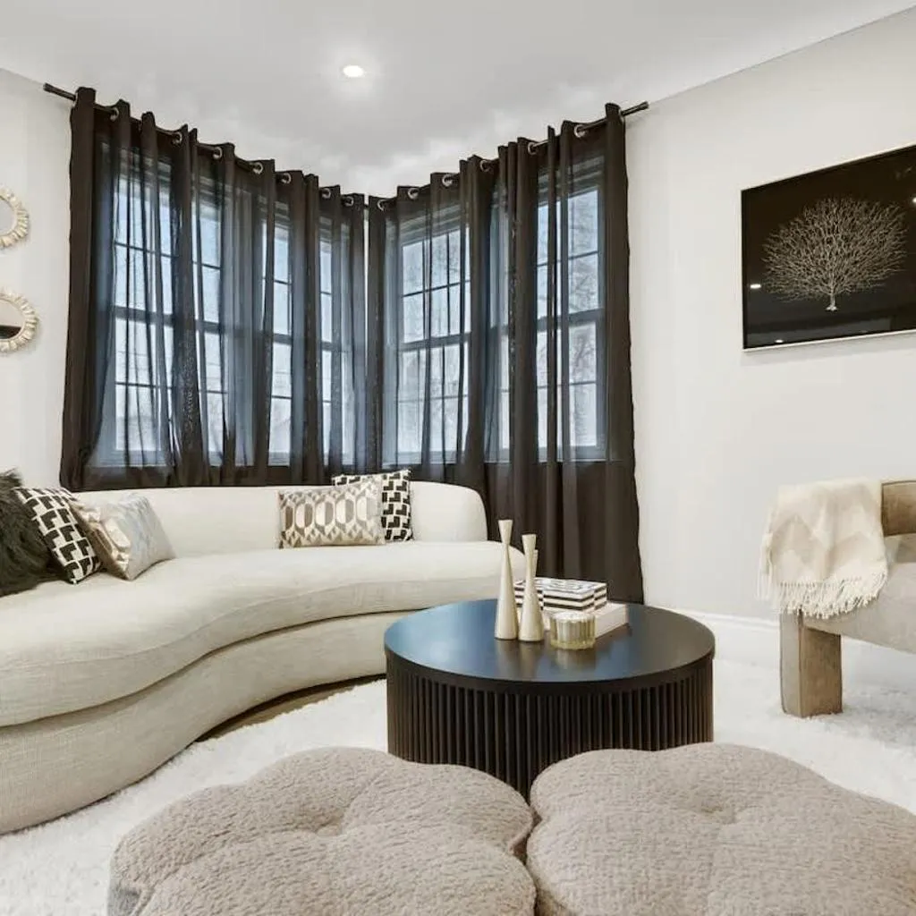 Photograph of Spacious & Cozy 4-Bedroom Retreat Near the Falls Sleeps 8