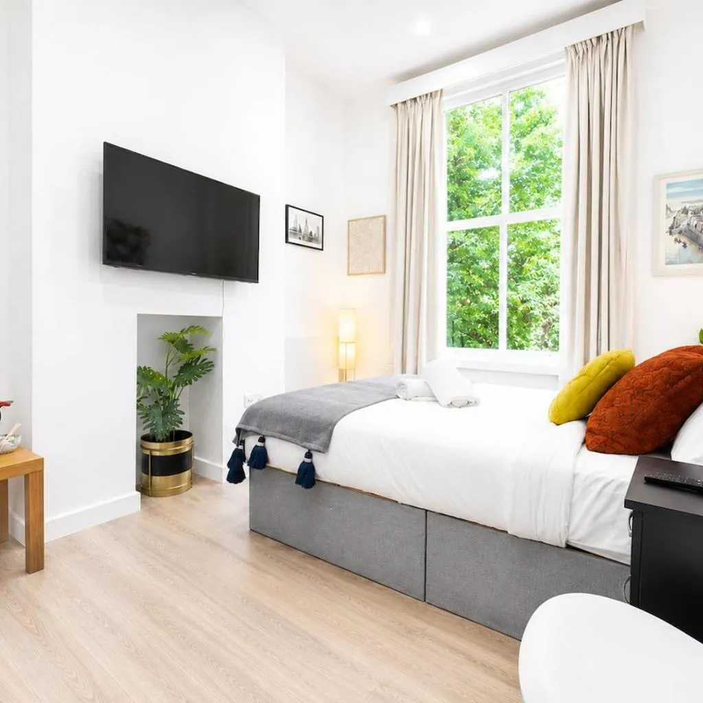 Photograph of Boutique Double Room And Bath In Earls Court