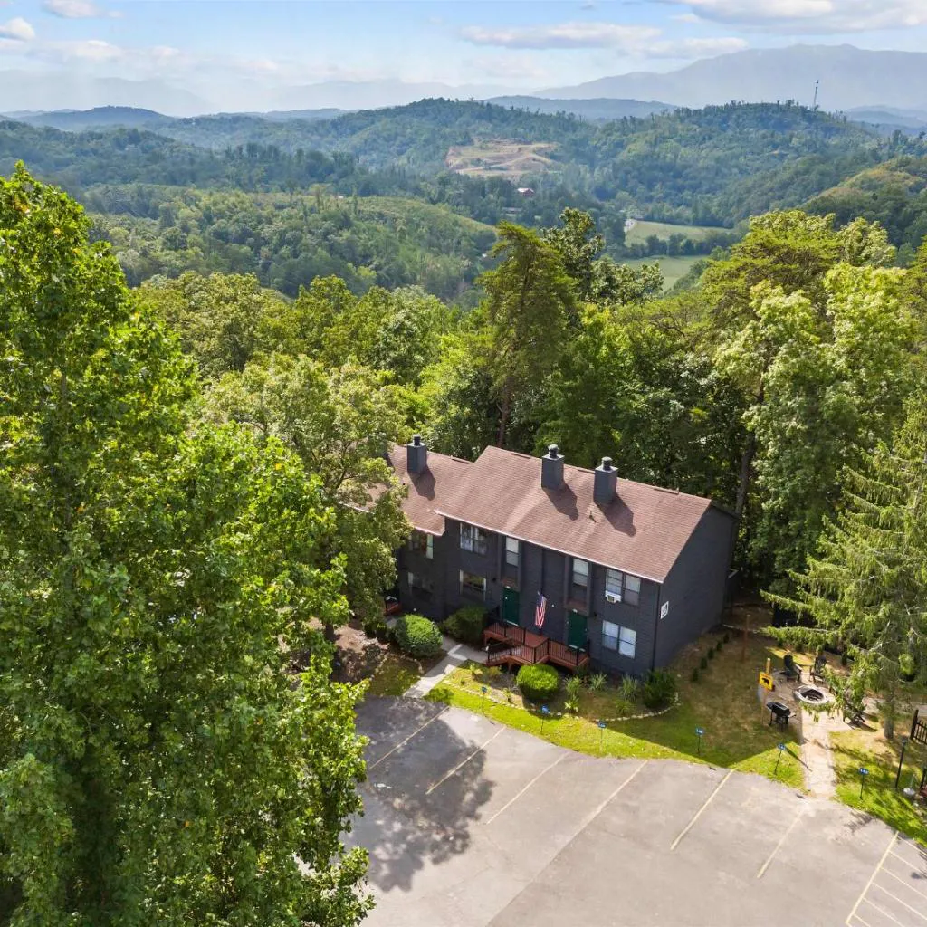 Photograph of Comfy Escape near Dollywood W Pool & Grill