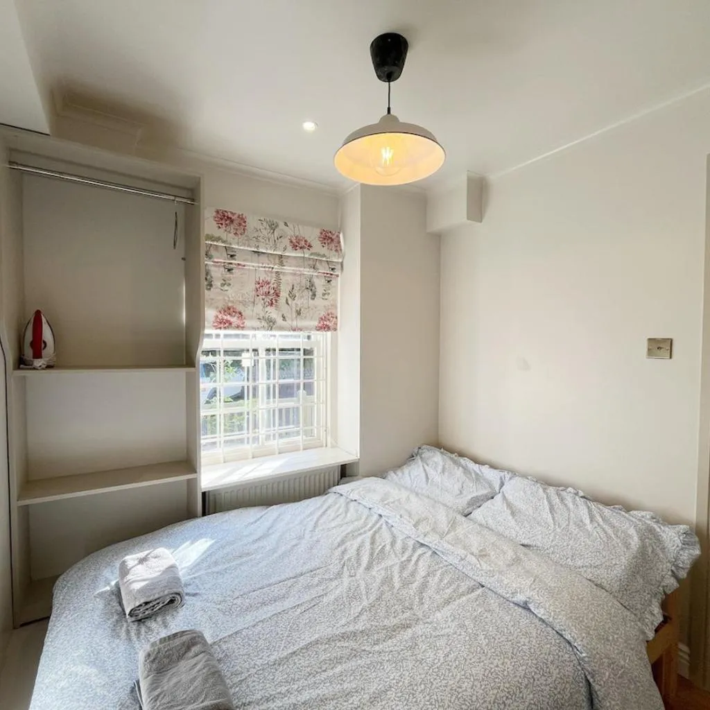Photograph of Private & Peaceful Ensuite Room in Central London