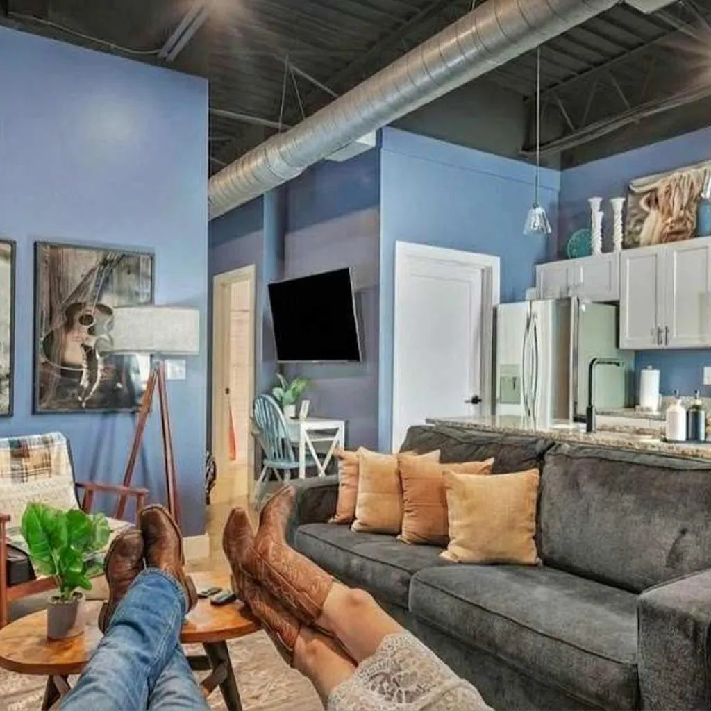 Photograph of New Studio- 2 beds 7 mins to DT