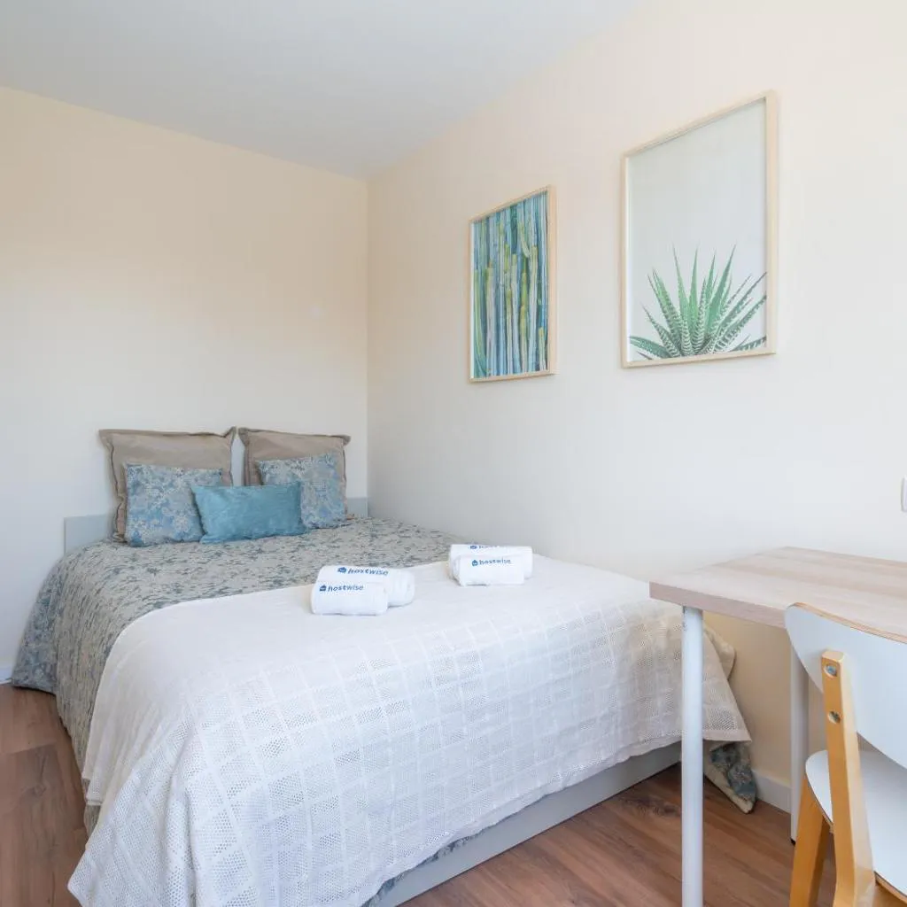 Photograph of Host Wise - Fantastic Contemporary Flat w Balcony