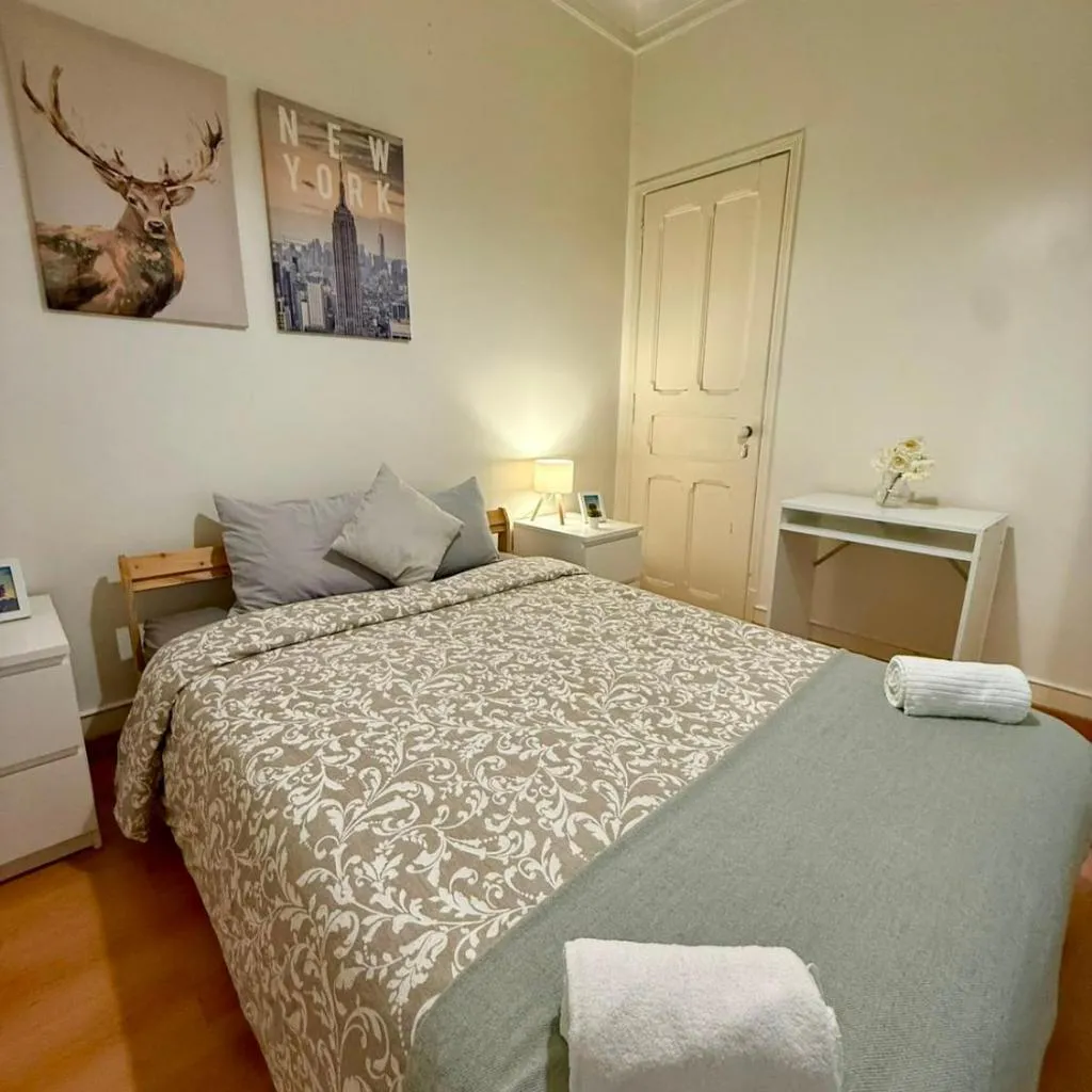 Photograph of Spacious T3 Apartment For Groups in Vibrant Neighborhood