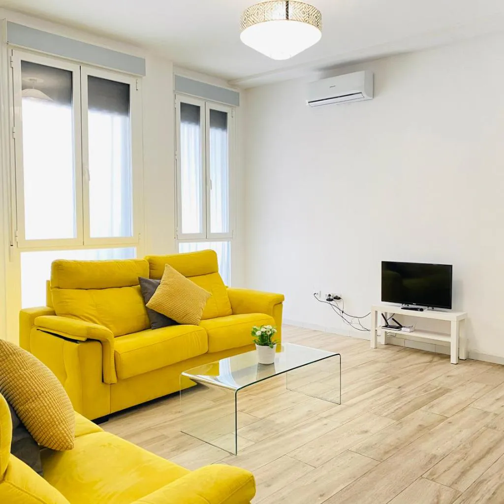 Photograph of Flamenca Triana - Apartamento Wifi con 2 Dormitorios 2 sofas camas 2 baños