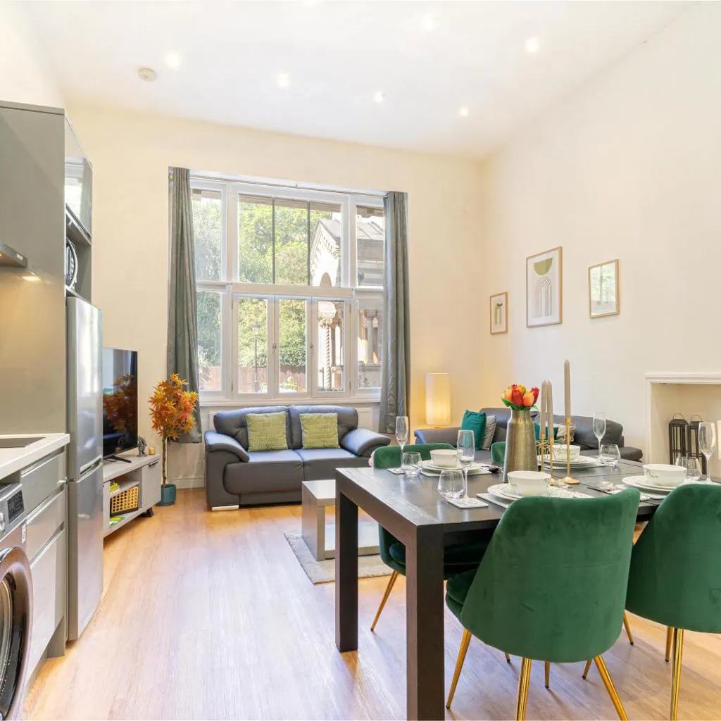 Photograph of Luxury Knightsbridge 2BR 2Bath Sleeps 7 w Air Con