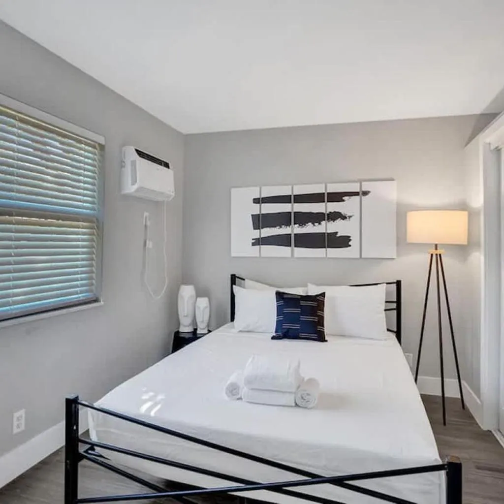 Photograph of Rustic Retreats Spacious 1BR For 4 guests In The Heart of Fort Lauderdale