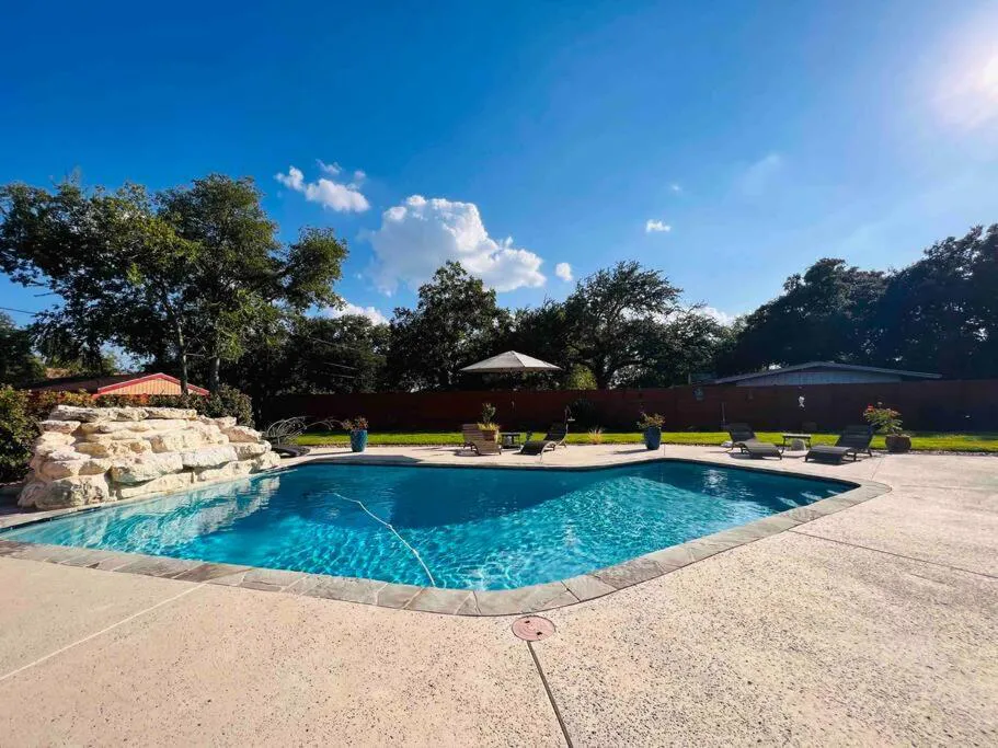 Photograph of *New* Casa Azul-4B4B Upscale Oasis-Pool