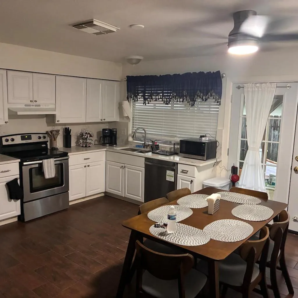 Photograph of 3 bed 2 bath Family & Pet friendly duplex with private fenced yard