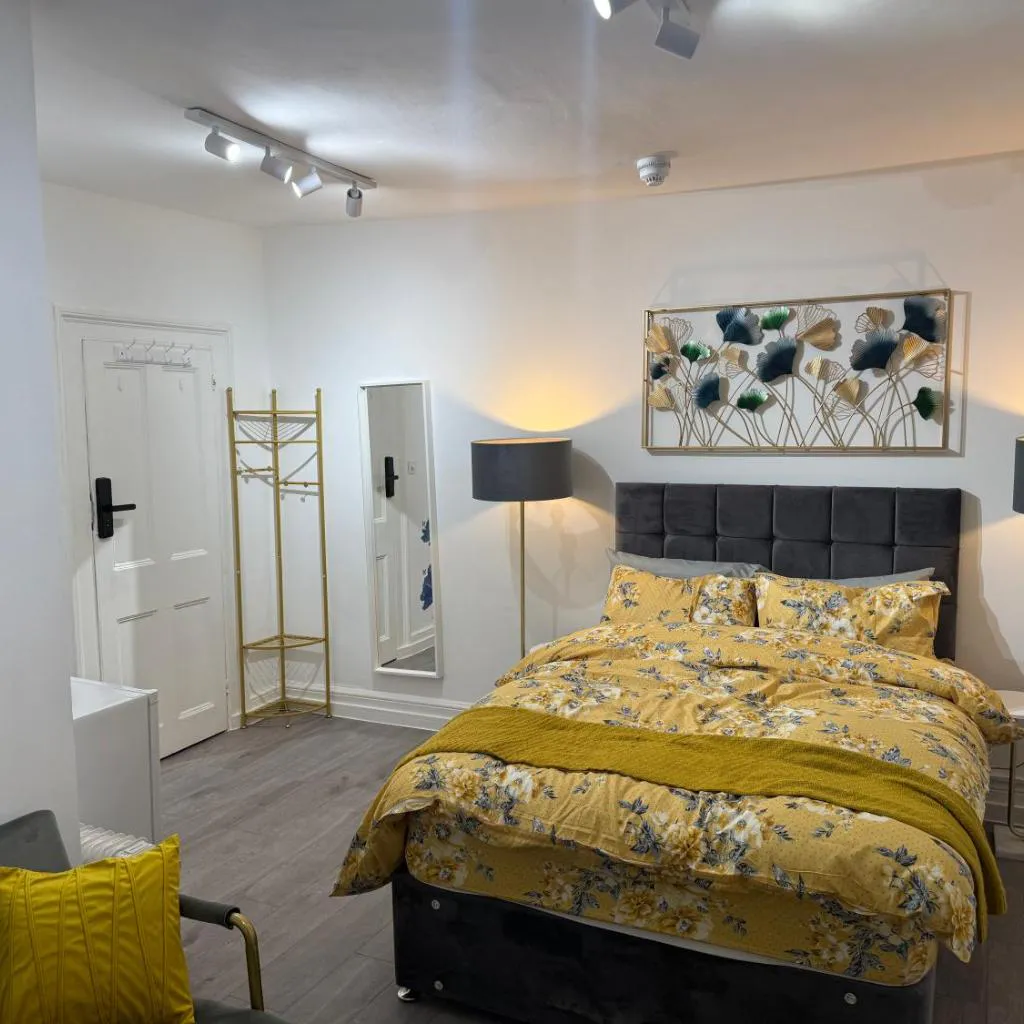 Photograph of Luxury Studio in Victoria, 7 minutes walk to Victoria Station, Room 8