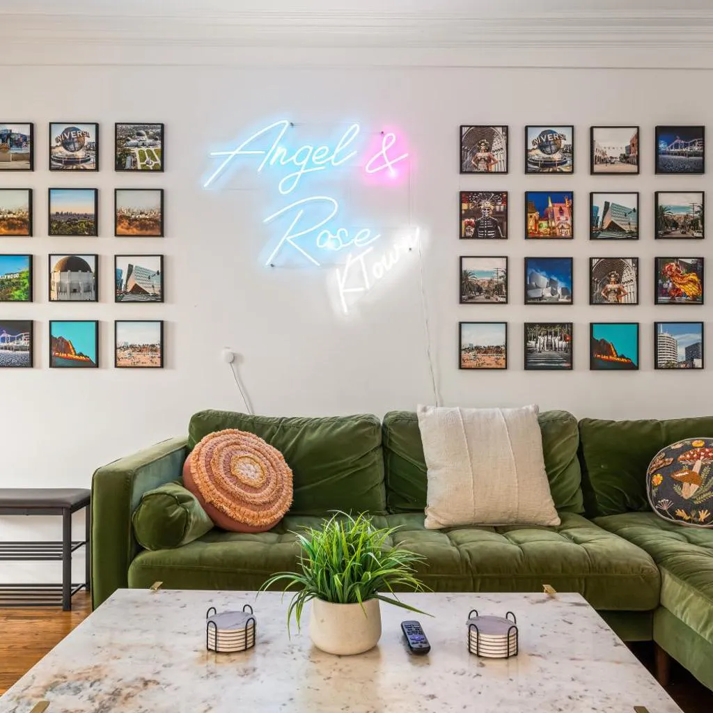 Photograph of Los Angeles charming big house, king bed, parking, EV