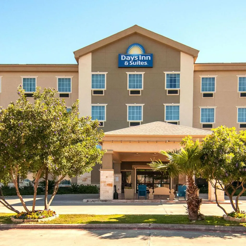 Photograph of Days Inn & Suites by Wyndham San Antonio near Frost Bank Center