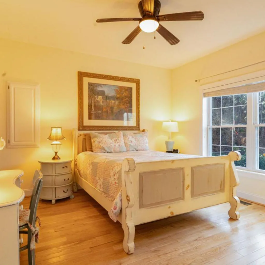 Photograph of Mountain View Retreat Near Downtown AVL