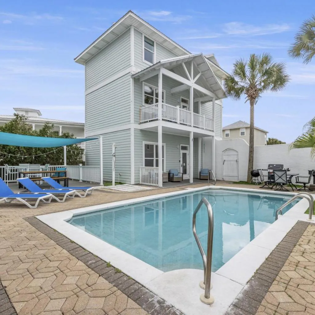Photograph of The Starfish - 1 Block to Beach - Pool Access