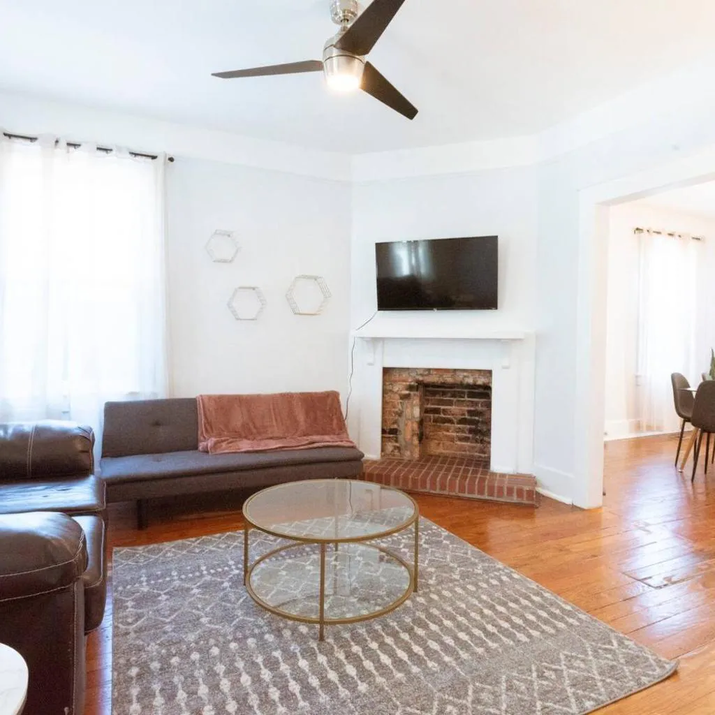 Photograph of Modern 3BDR Retreat with Backyard Starland District