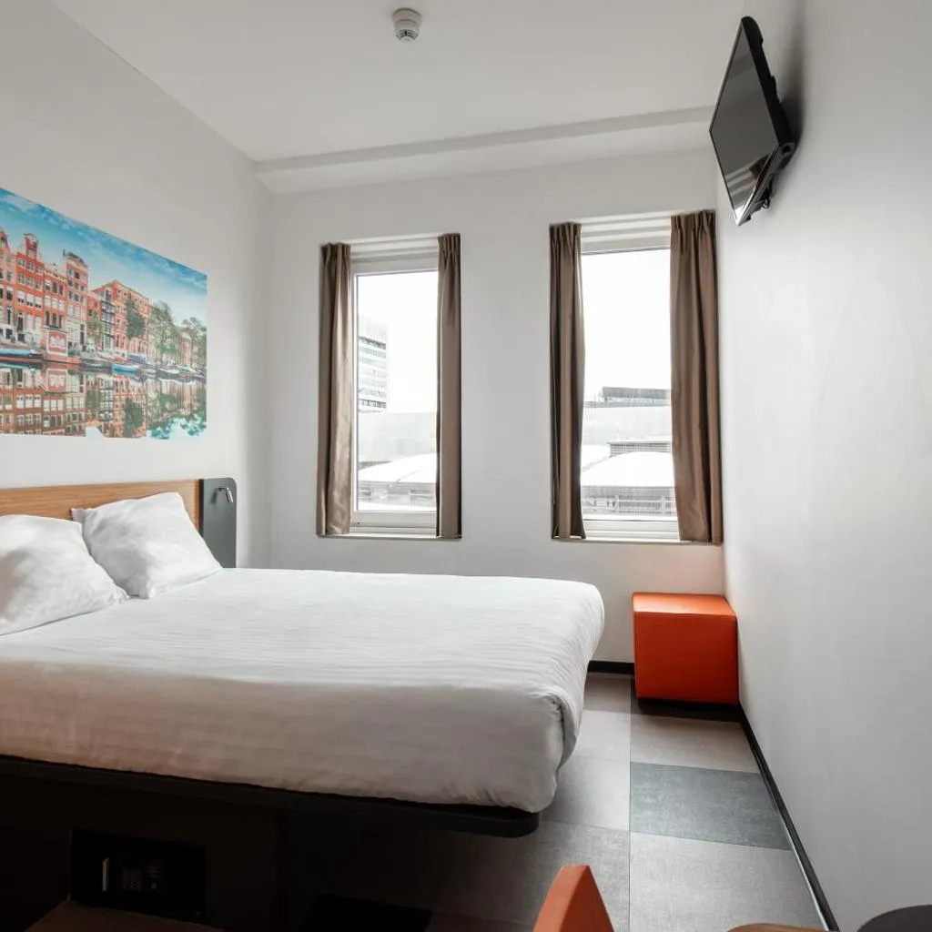 Photograph of easyHotel Amsterdam Arena Boulevard