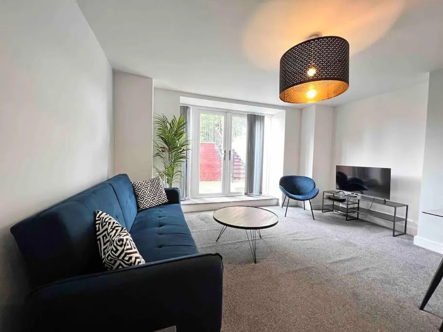 Photograph of FREE PARKING - Lovely 2-BR Flat near Salford Royal