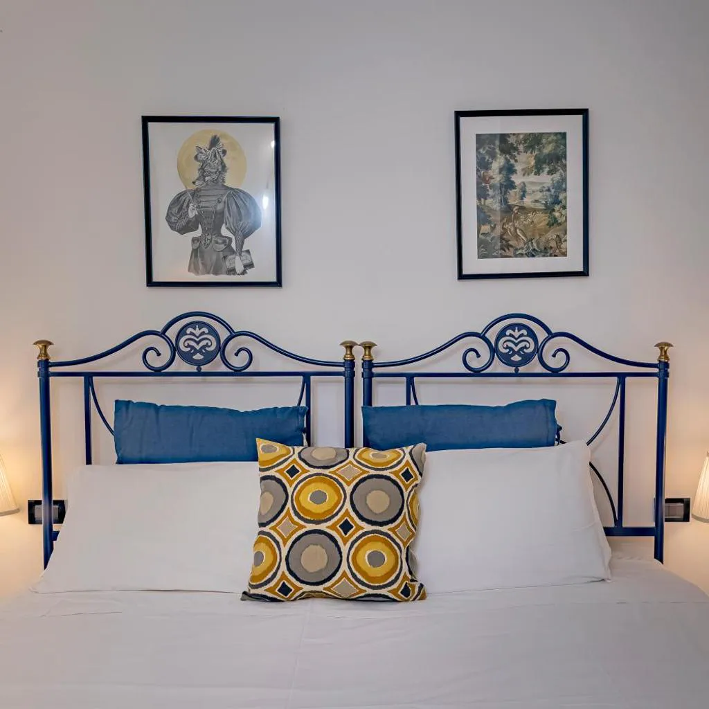 Photograph of Dante's Rooms