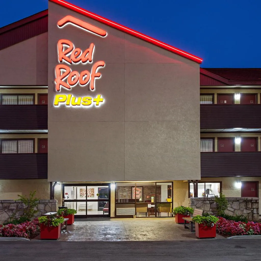 Photograph of Red Roof Inn PLUS Nashville South - Fairgrounds