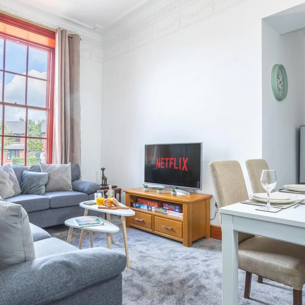 Photograph of Manchester Retreat, Free Parking & Sleeps 5
