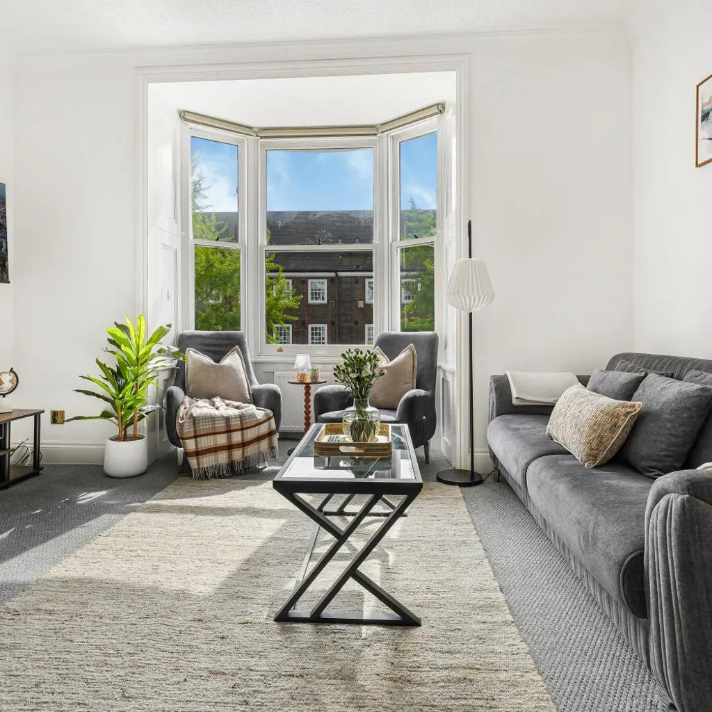 Photograph of 2 BR Super Central Flat by Hyde Park