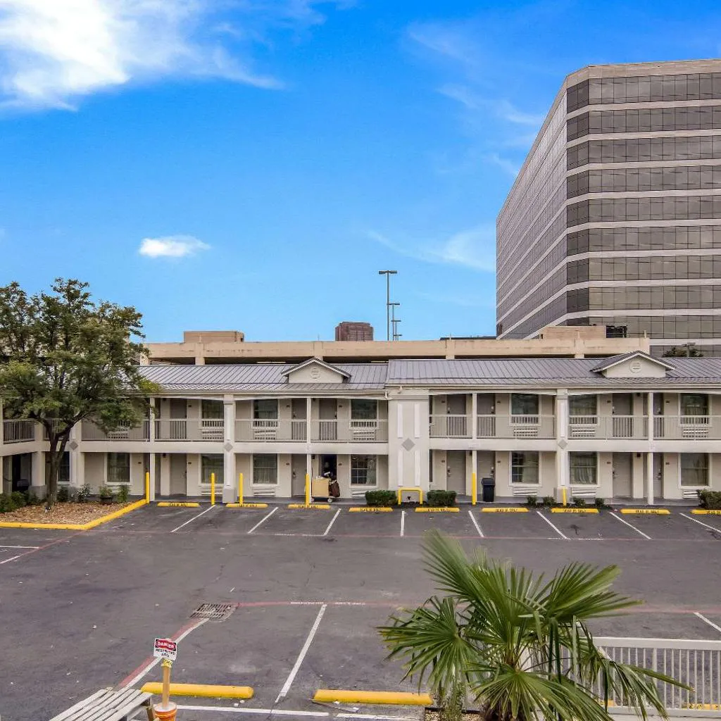 Photograph of Quality Inn & Suites Dallas-Cityplace