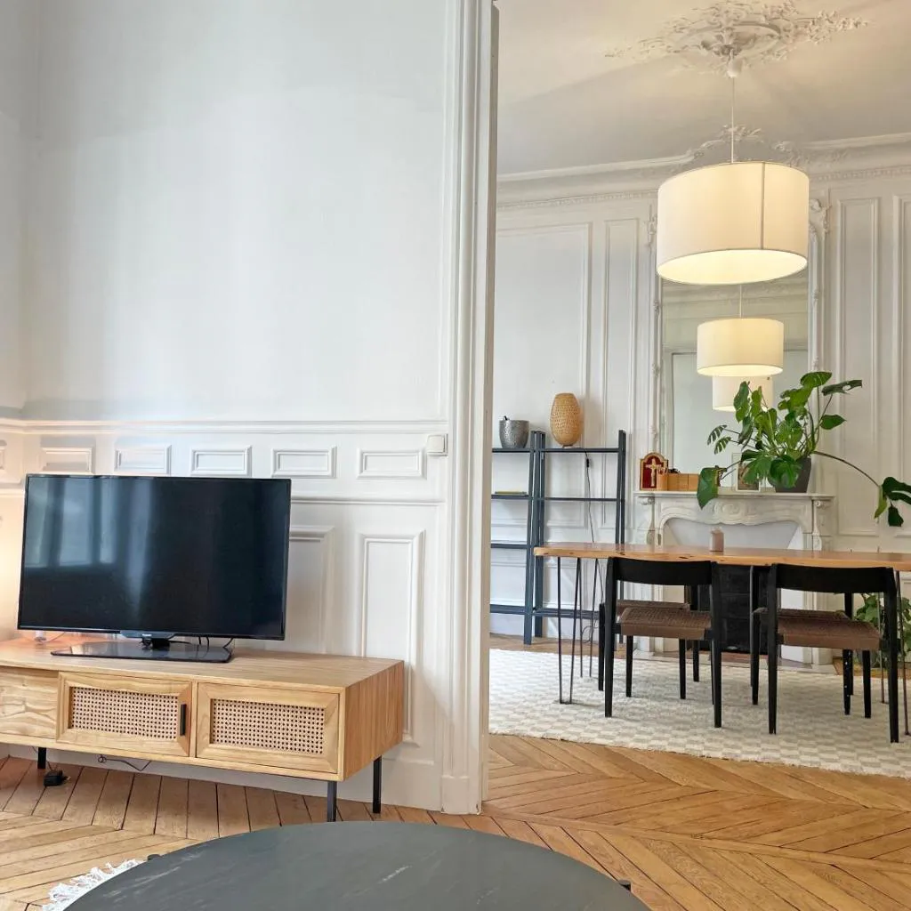 Photograph of Grand Appartement Ternes