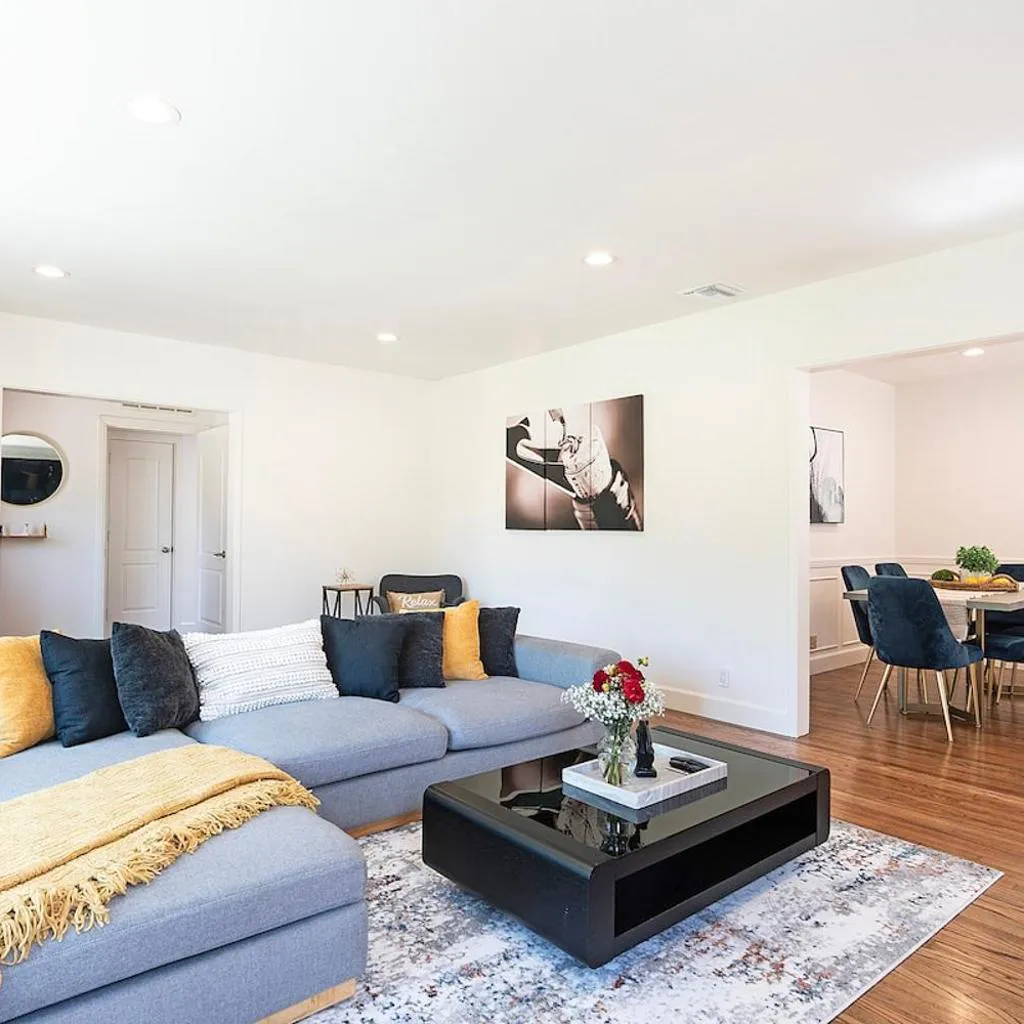 Photograph of Sherman Oaks Villa Oasis 13 Mins to Universal