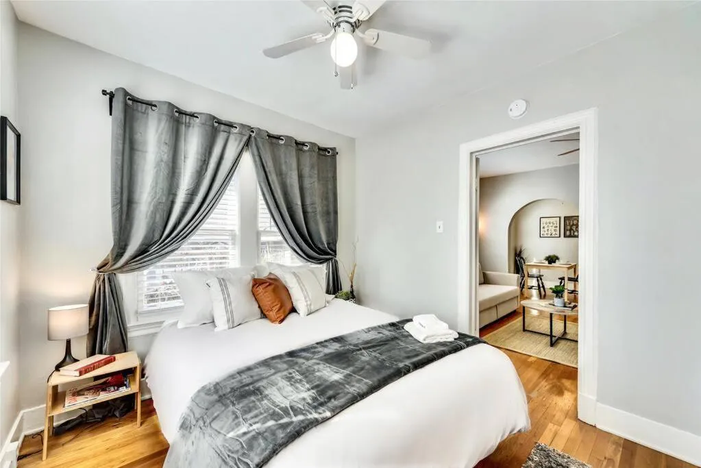 Photograph of The Vintage Stellar on Lower-Greenville