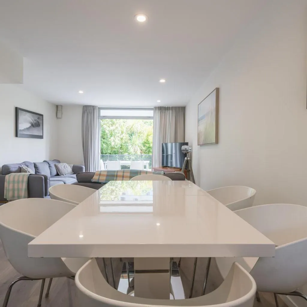 Photograph of Spacious Home Near CBD SPA Pool Parking 3BR