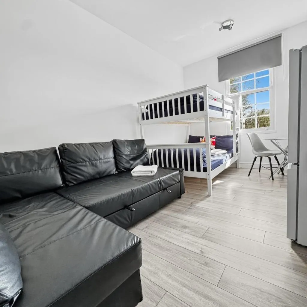 Photograph of Family Rooms for 6 in Zone 2 - Willesden Green